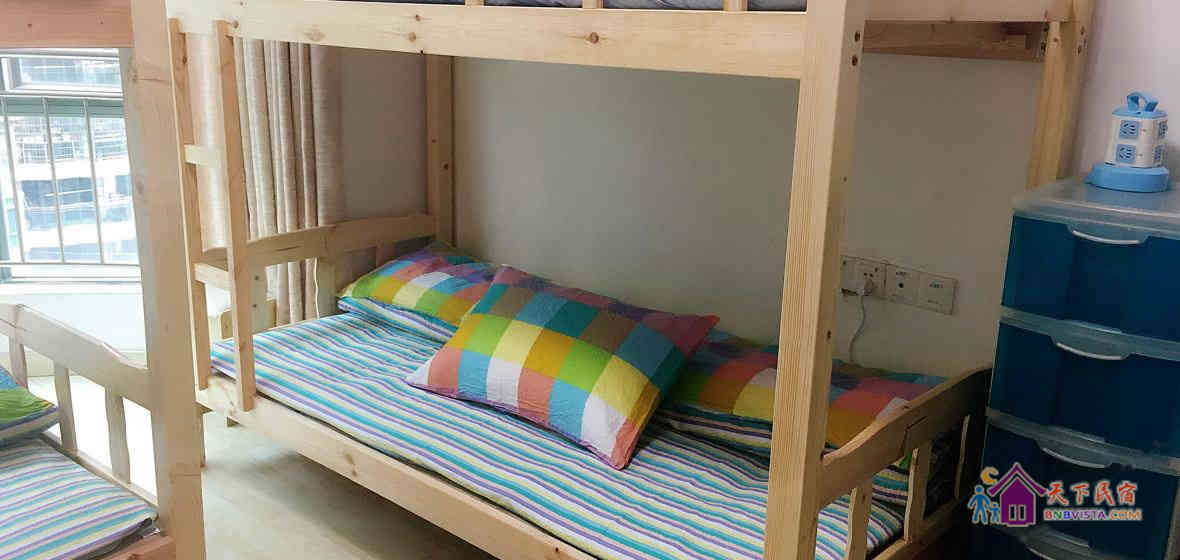 活力飘窗男生6人床位房