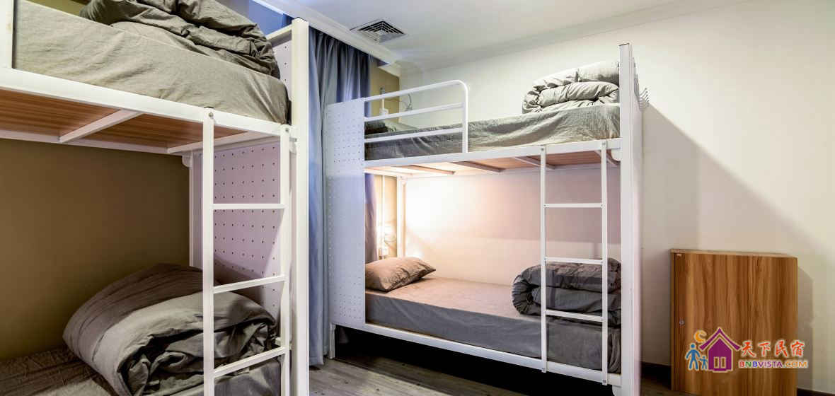 阳光女生四人间