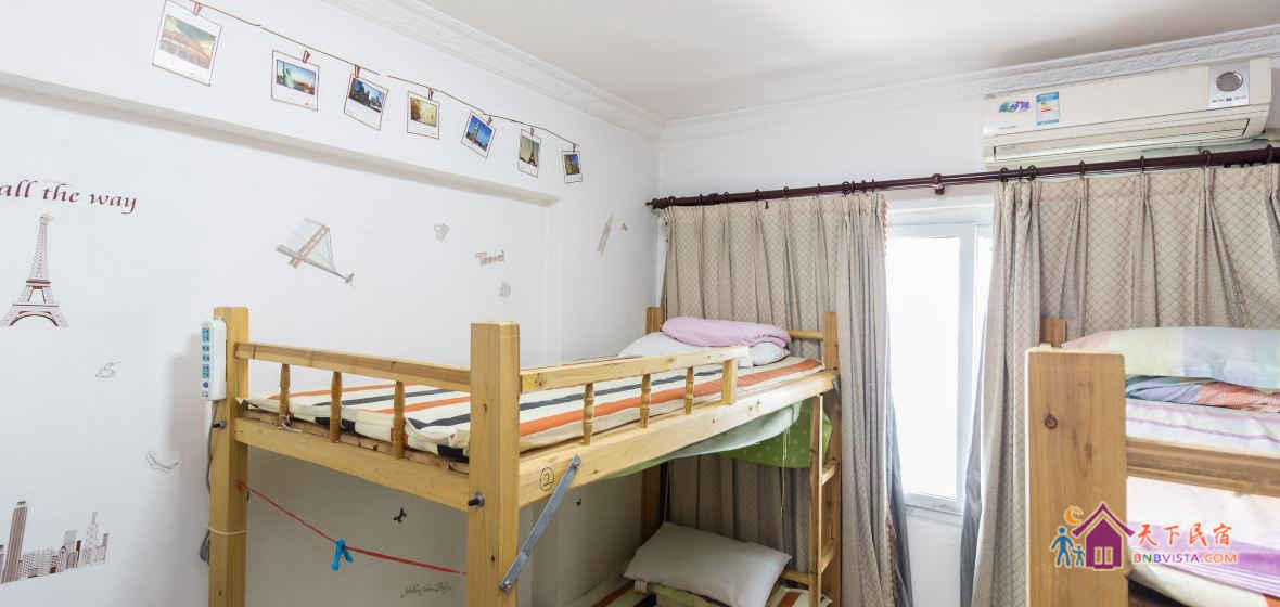 欣然男生四人床位间