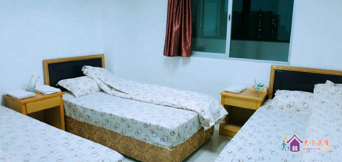 三人间男生床位