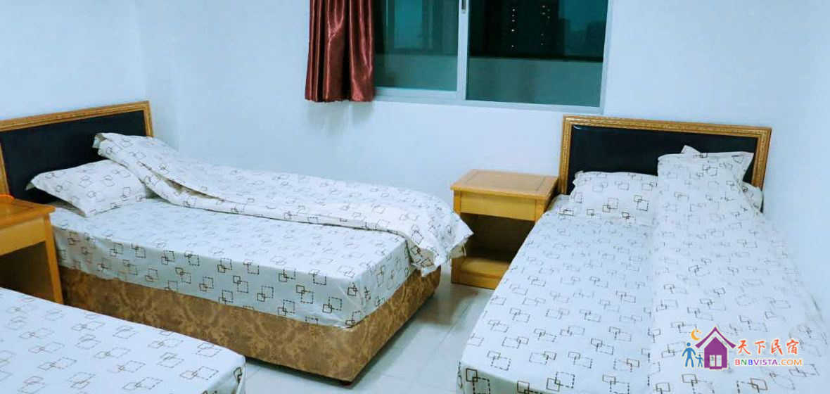 三人间女生床位