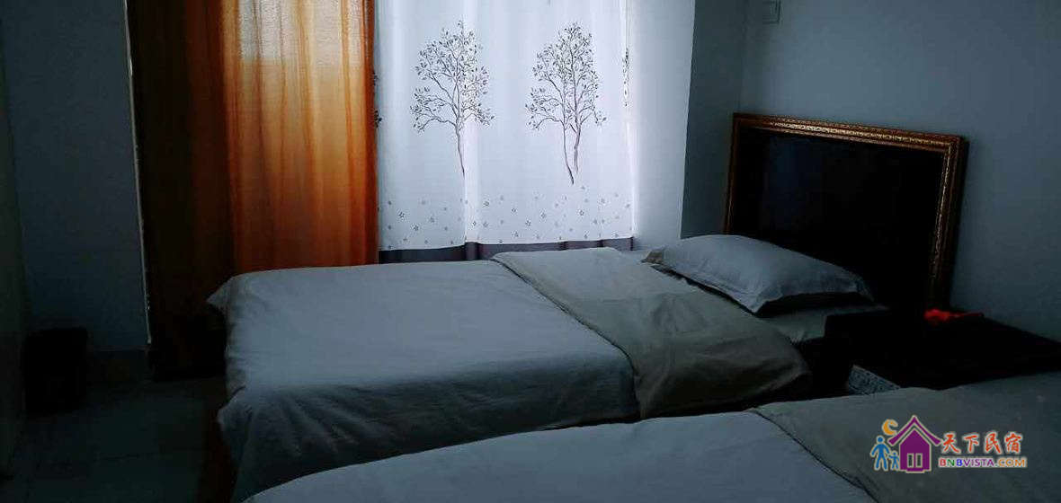 双人间女生床位