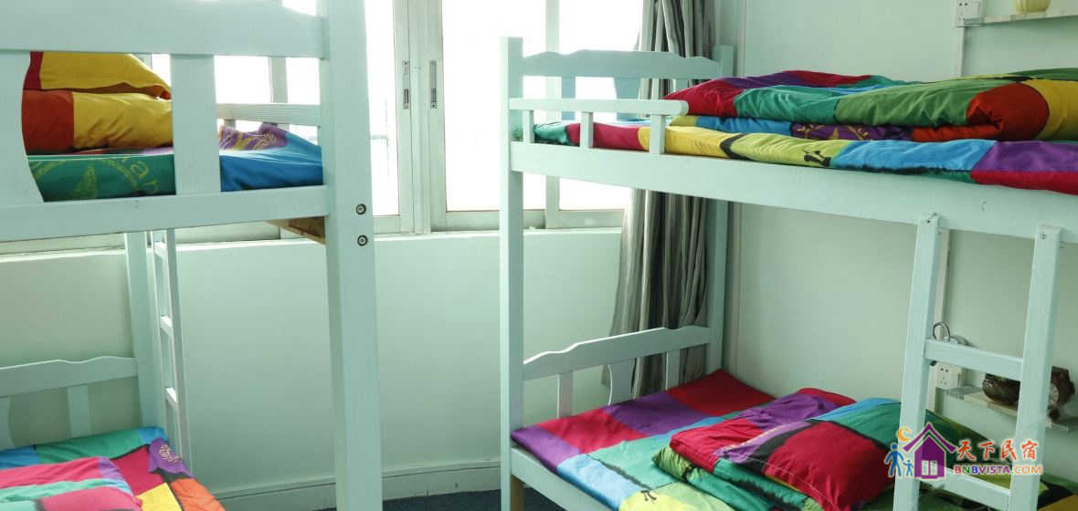绿色女生六人间(床位)