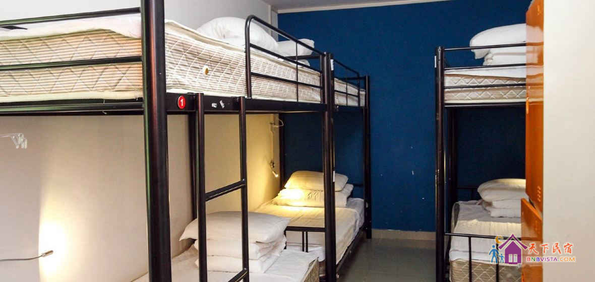 女生多人床位间