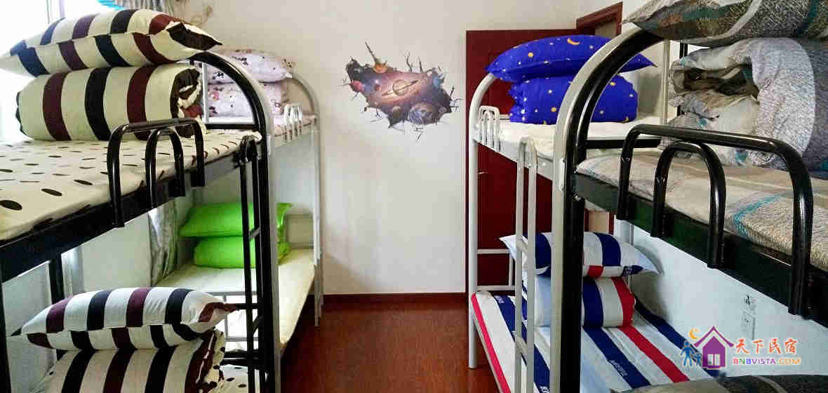 简约时尚空调男生八人床位房