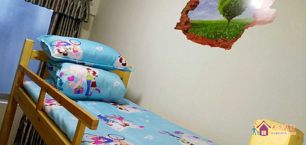 清幽女生四人床位房