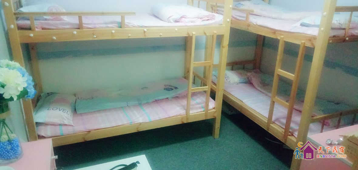 粉色女神温馨落地窗六人床位房