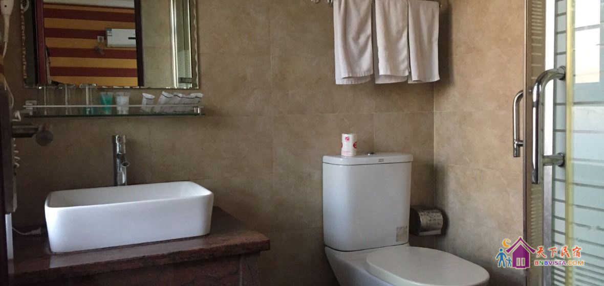 五房两厅10 床别墅