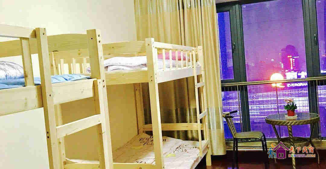 星空物语帅哥6人间(床位)