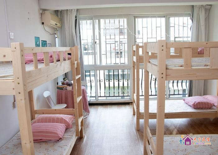 欧式女生8人间 (床位)(公共卫浴)