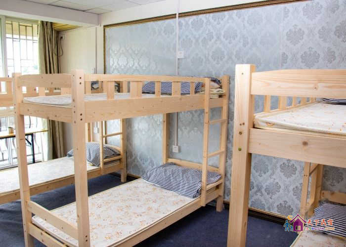 简约男生6人间 (床位)(公共卫浴)