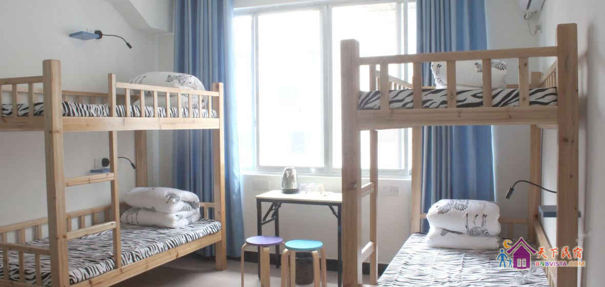 女生四人间床位