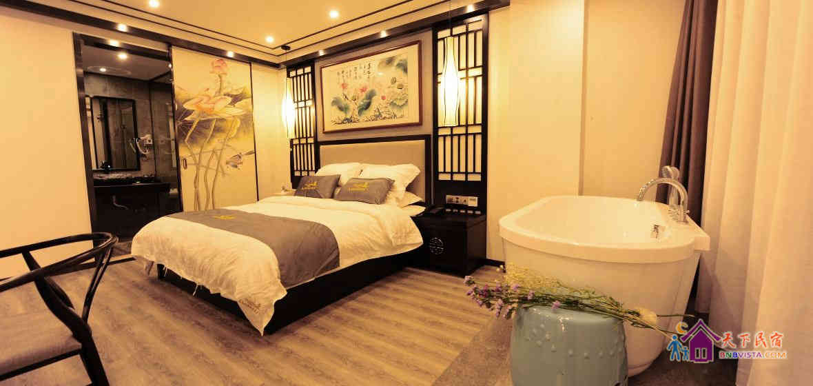 豪华山景家庭房