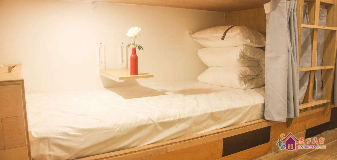 思君女生四人床位间(无窗)