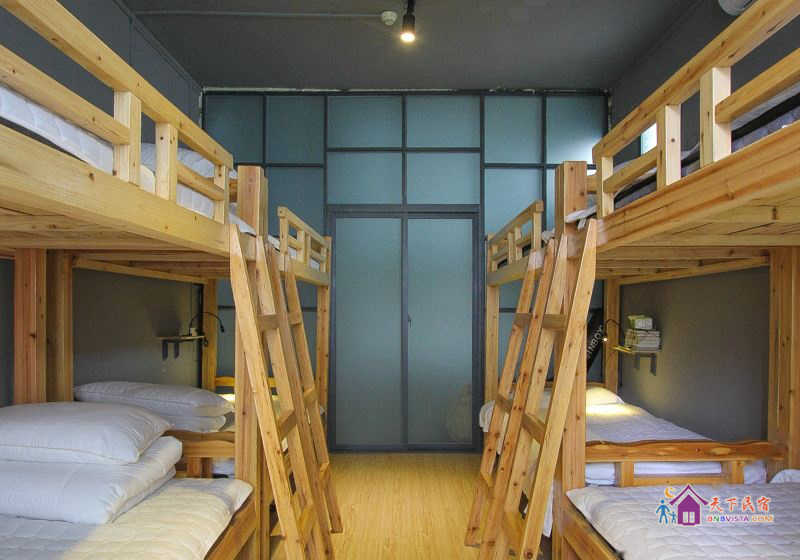 女生八人床位房