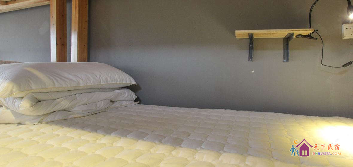 男生四人床位房(无窗)