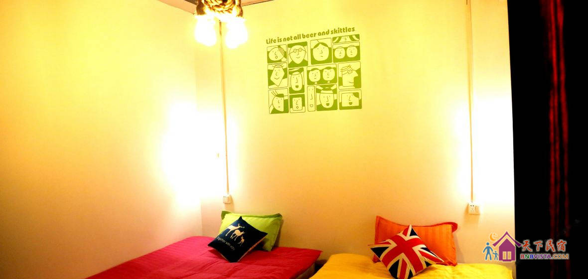 黑色阳台床位房