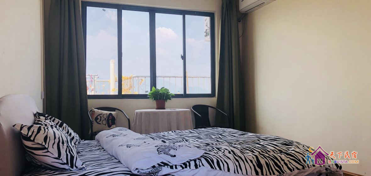 墨绿观景大床房