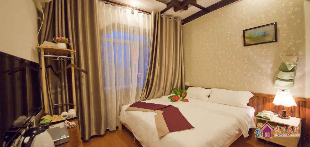 春花秋月大床房