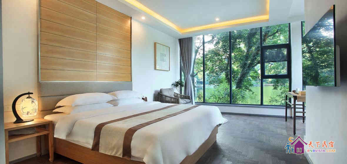 山水雅居豪华湖景大床房