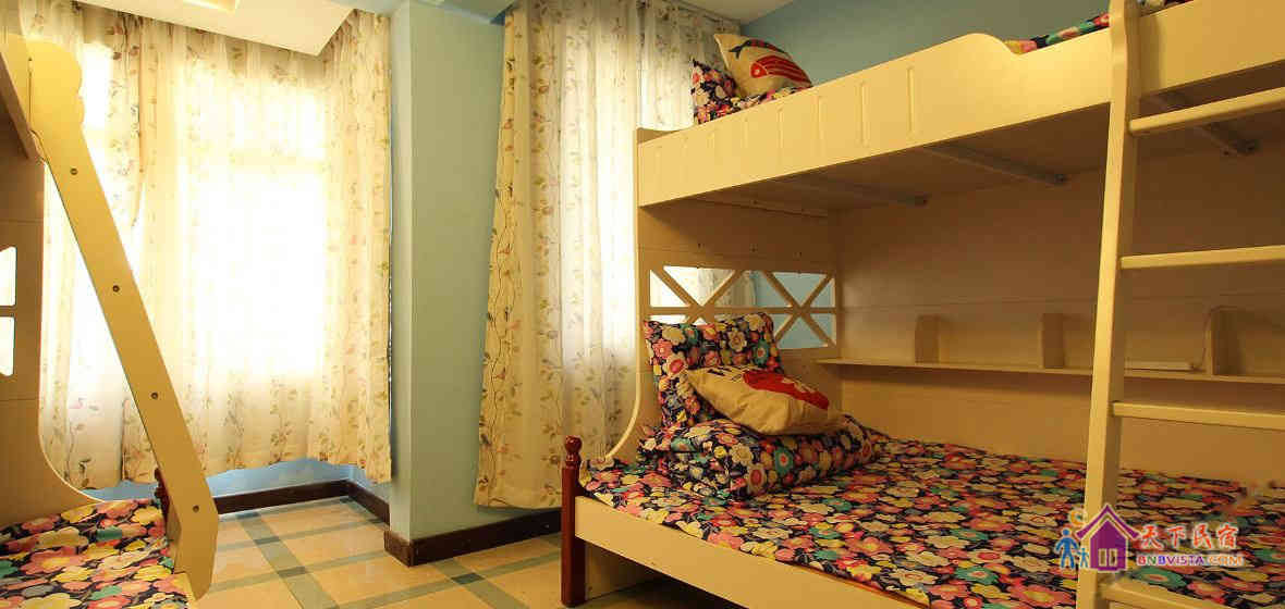 浮生初见山景女生四人间