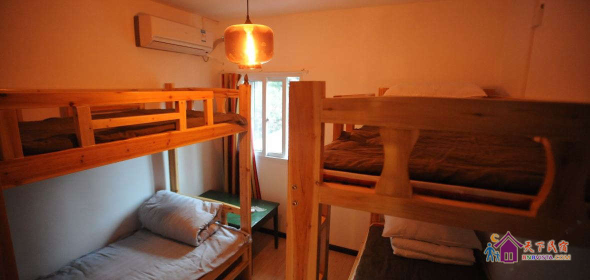 女生四人空调床位间