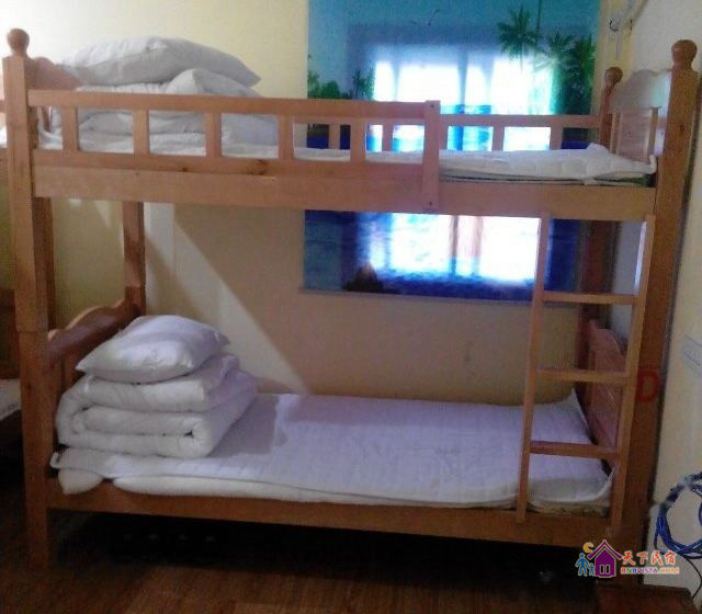 四人床位间