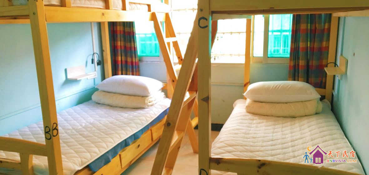 女生四人床位间