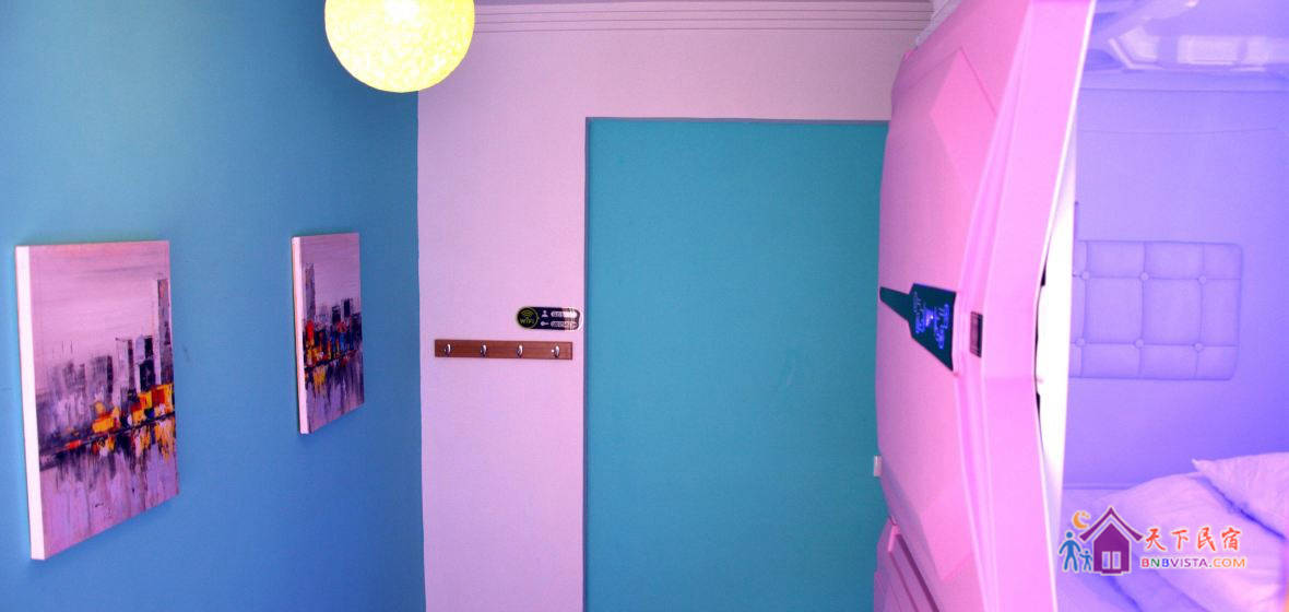 心花路放二人舱(床位房，公共卫生间)