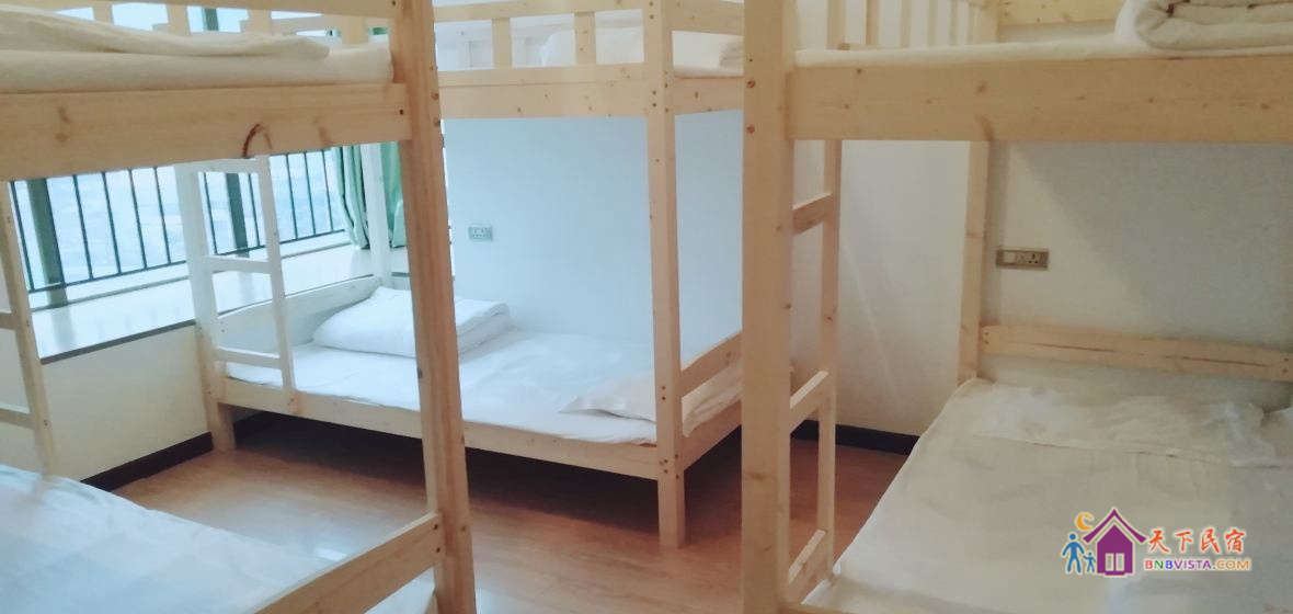 男士湖景六人间(床位房)(公共卫浴)