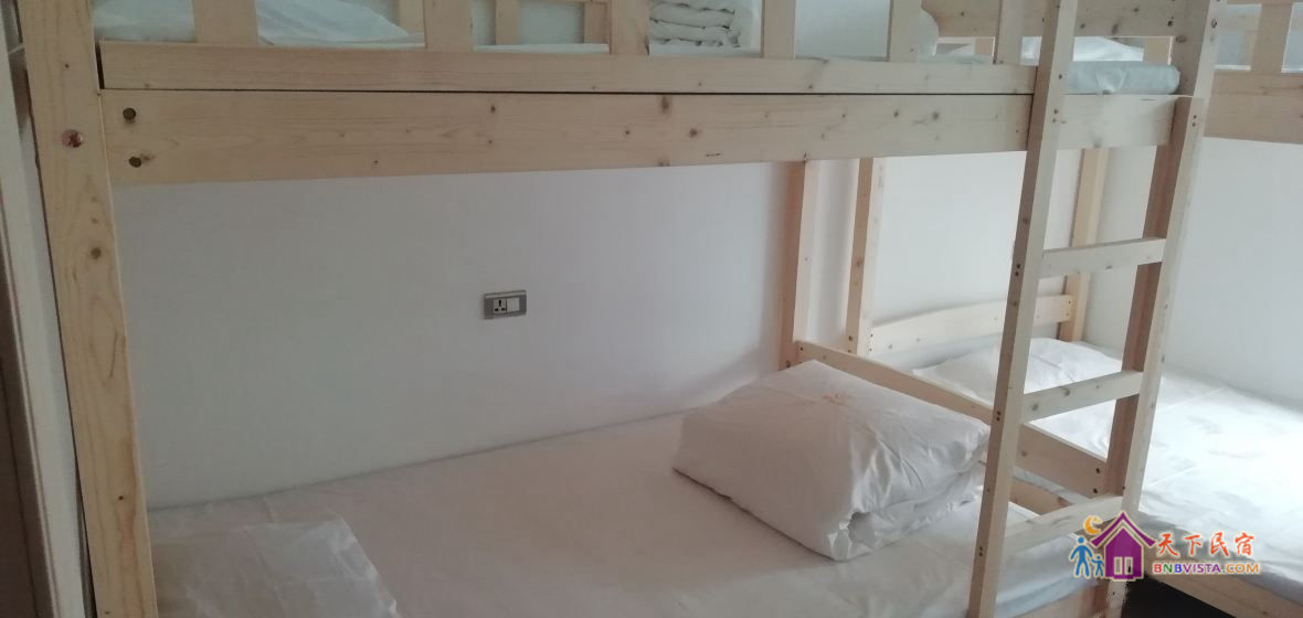 男士湖景四人间(床位房)(公共卫浴)