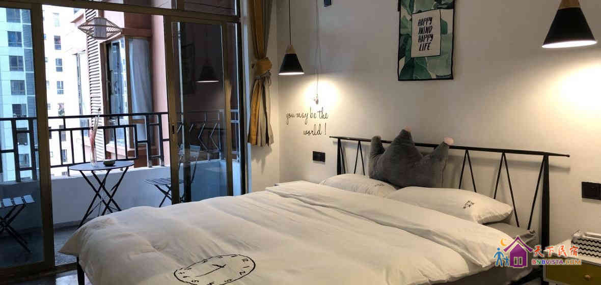 墨燃观景阳台大床房(公共卫浴)