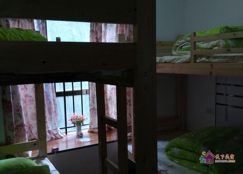 女生四人间(床位)