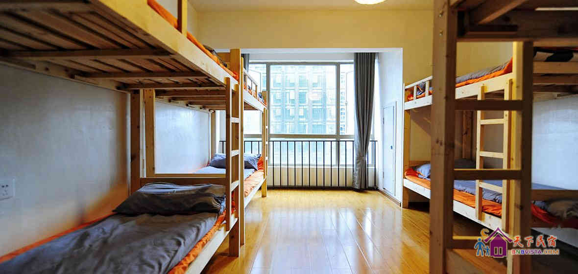 男生八人床位房