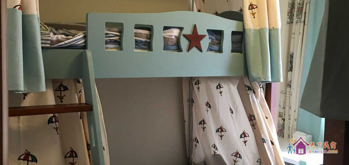 男生4人间上铺