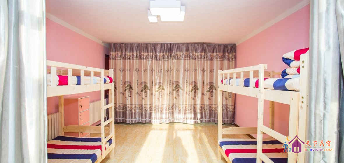 男生八人间床位房