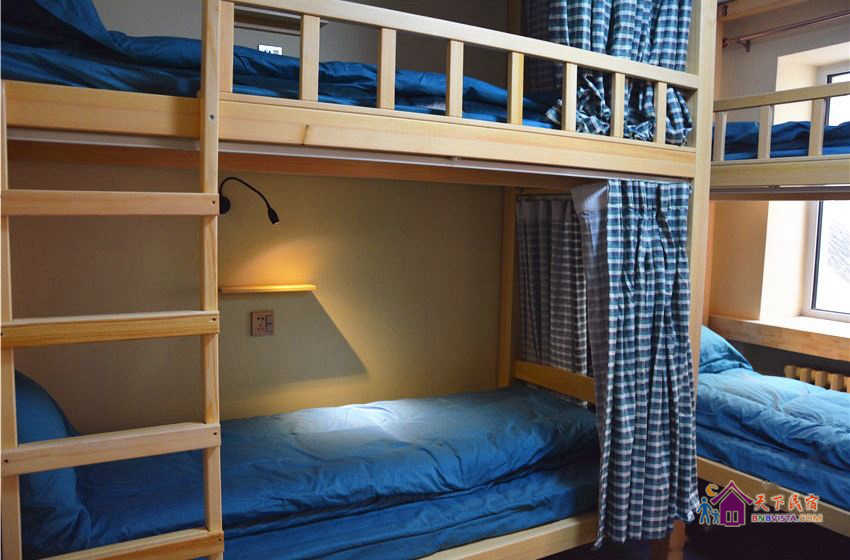 男生四人床位房