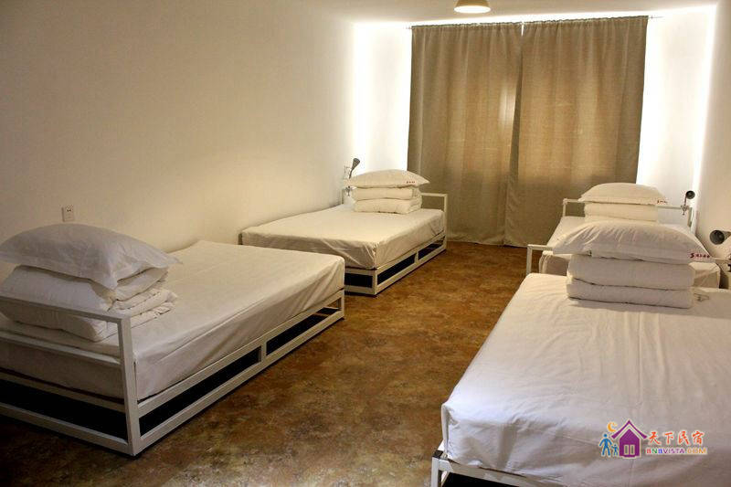 男生四人间(床位)