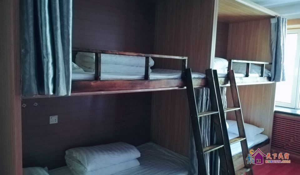 豪华男神房(床位)(公共卫浴)