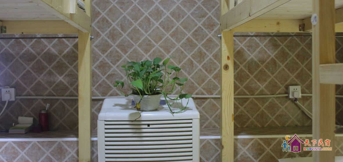 激情八人男生房(地下室无窗)