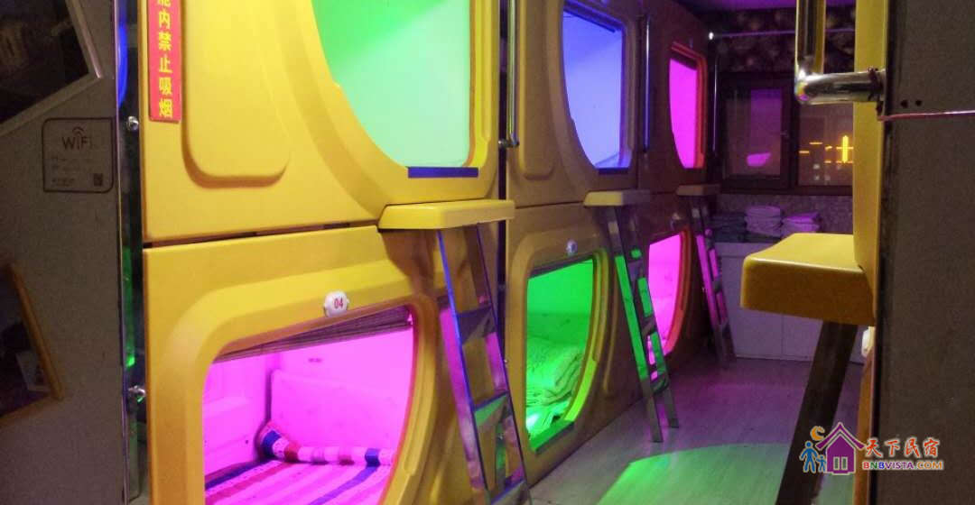 四人太空舱包房