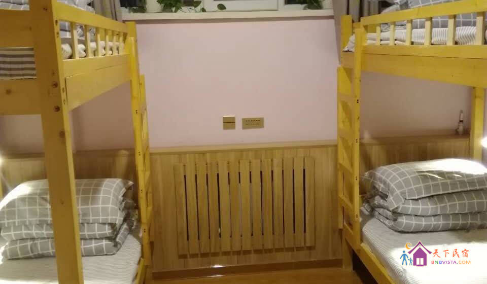 明窗欢乐女生四人床位房