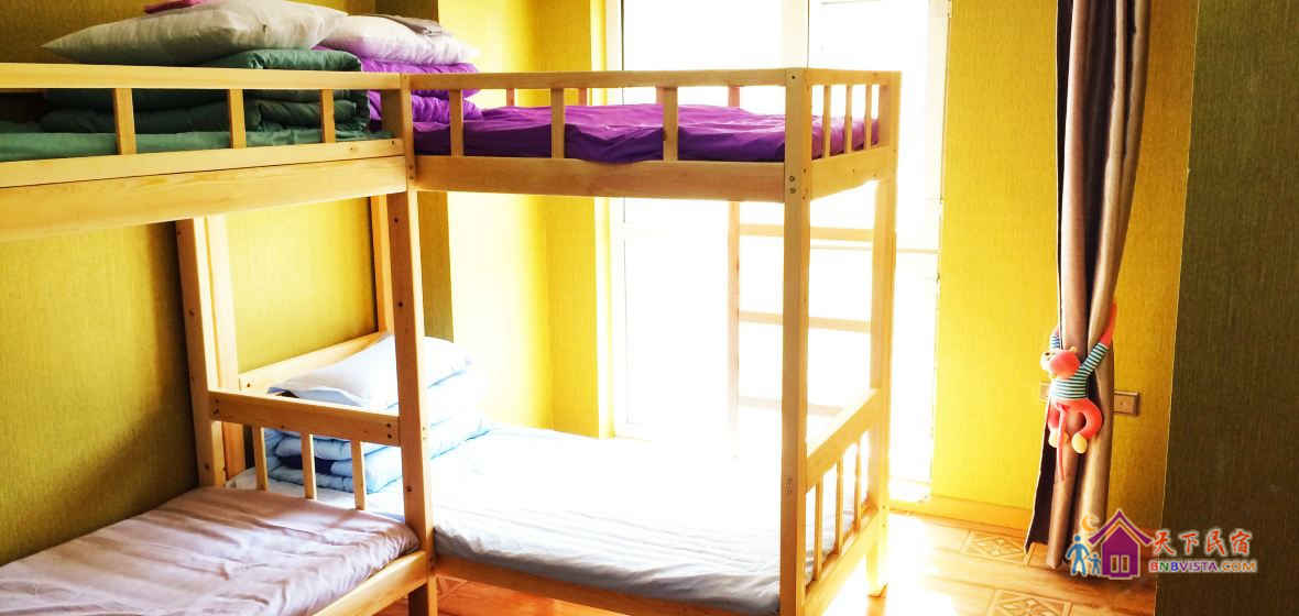 女生床位八人间