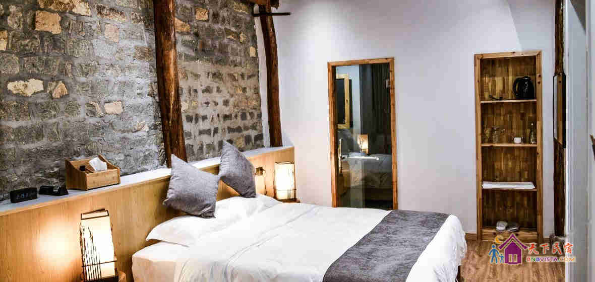 伴山静雅大床房