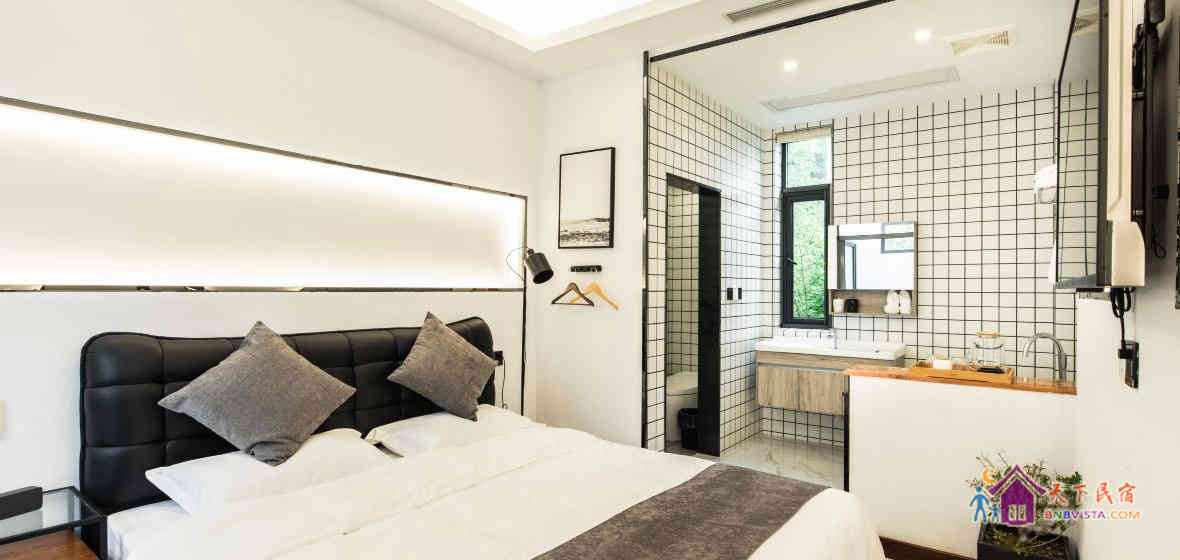 伴山轻奢大床房