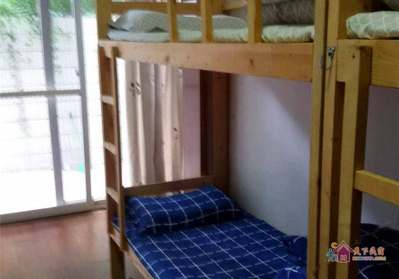 男生八人间床位