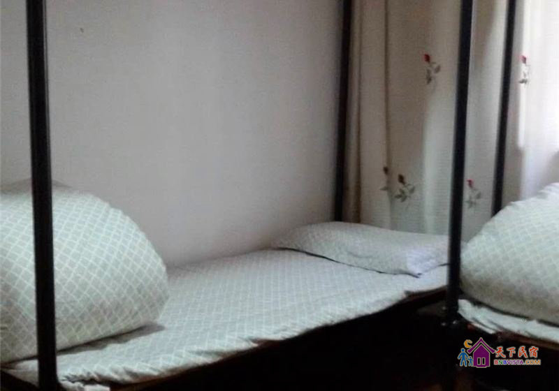 男生六人间床位