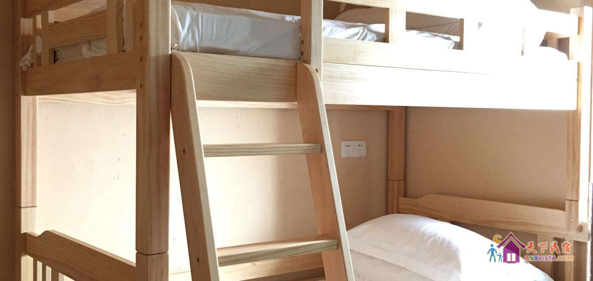 上下铺三人间