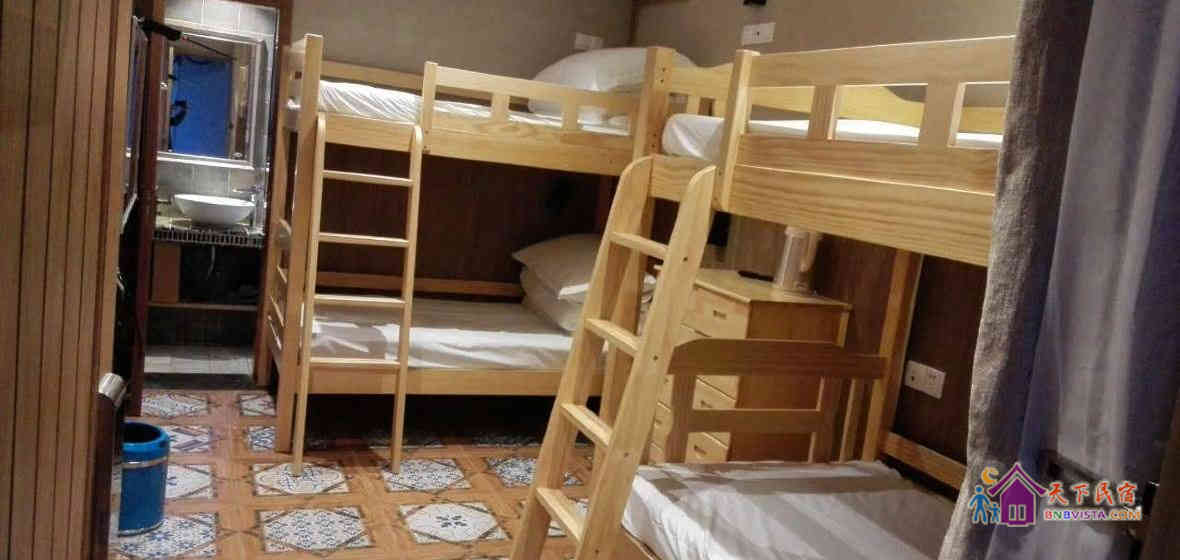上下铺四人间