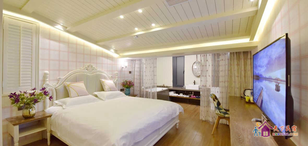 隐上浴缸大床房